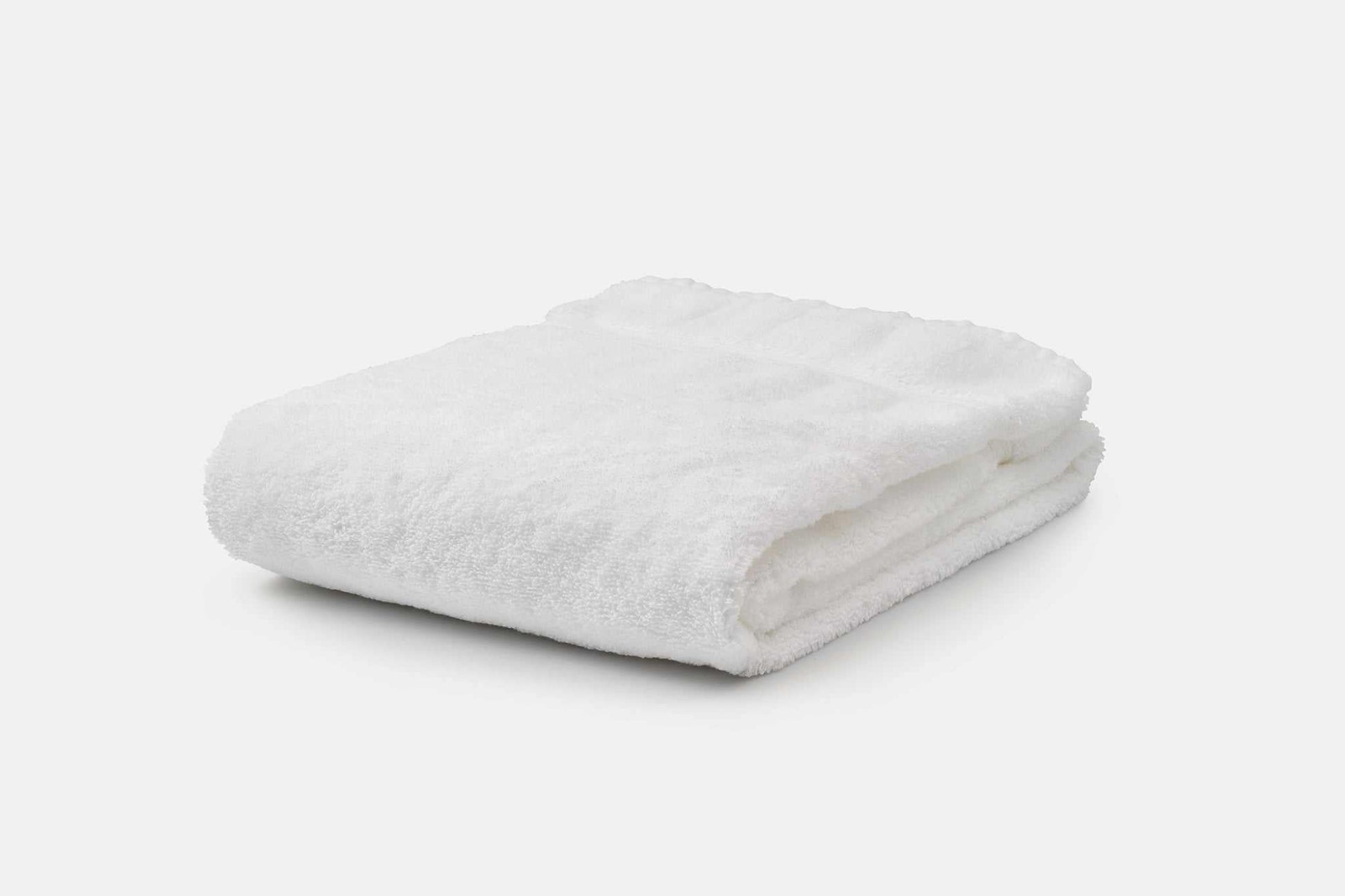 White bath towel made of luxury USA cotton with 700 GSM softness and high absorbency